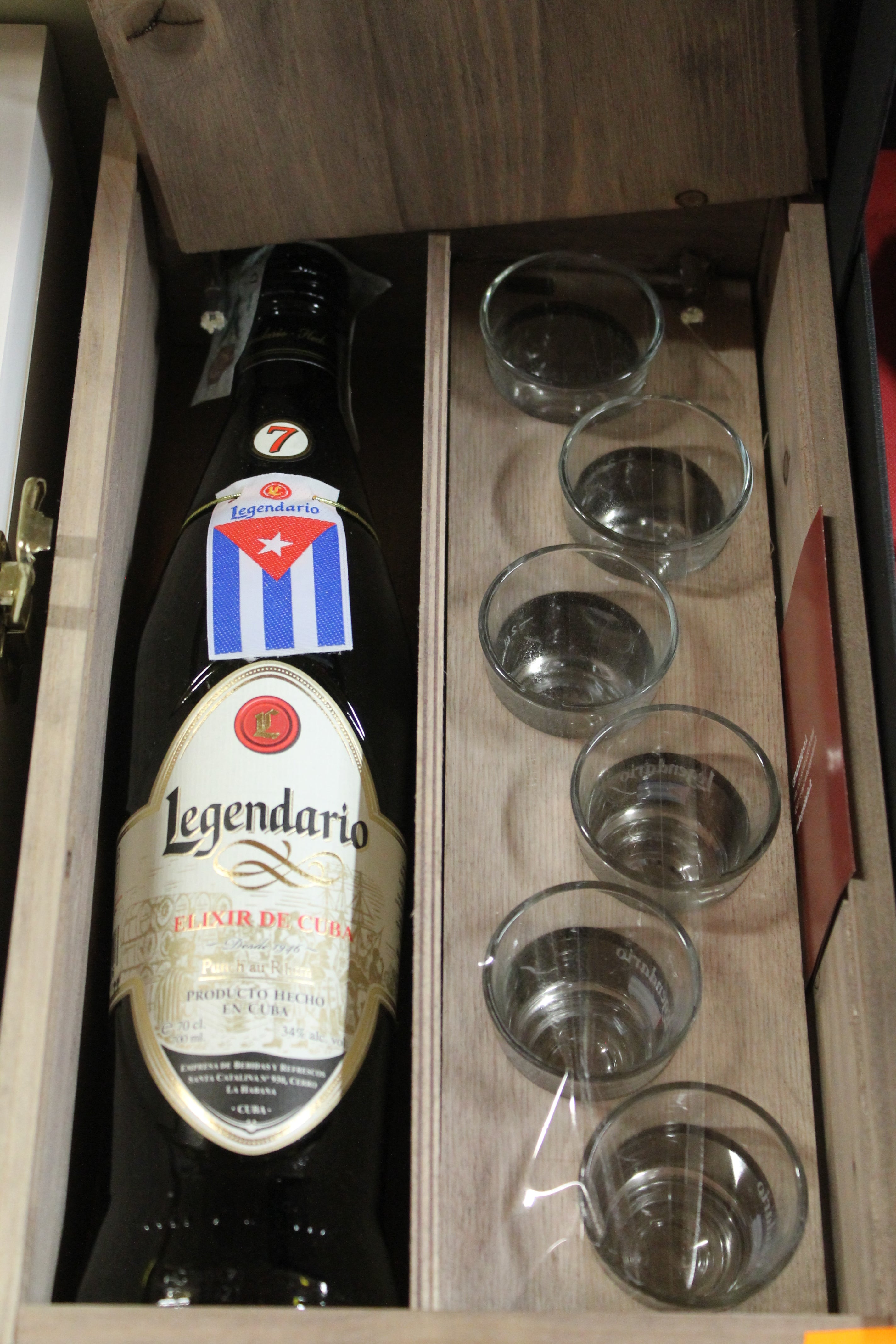 Rum Legendario 7 anni elixir de Cuba cassetta legno + 6 bicchieri